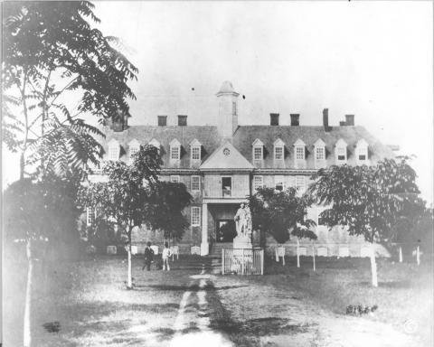 Black and white 19th century photo of the front of the Wren building facing Colonial Williamsburg.